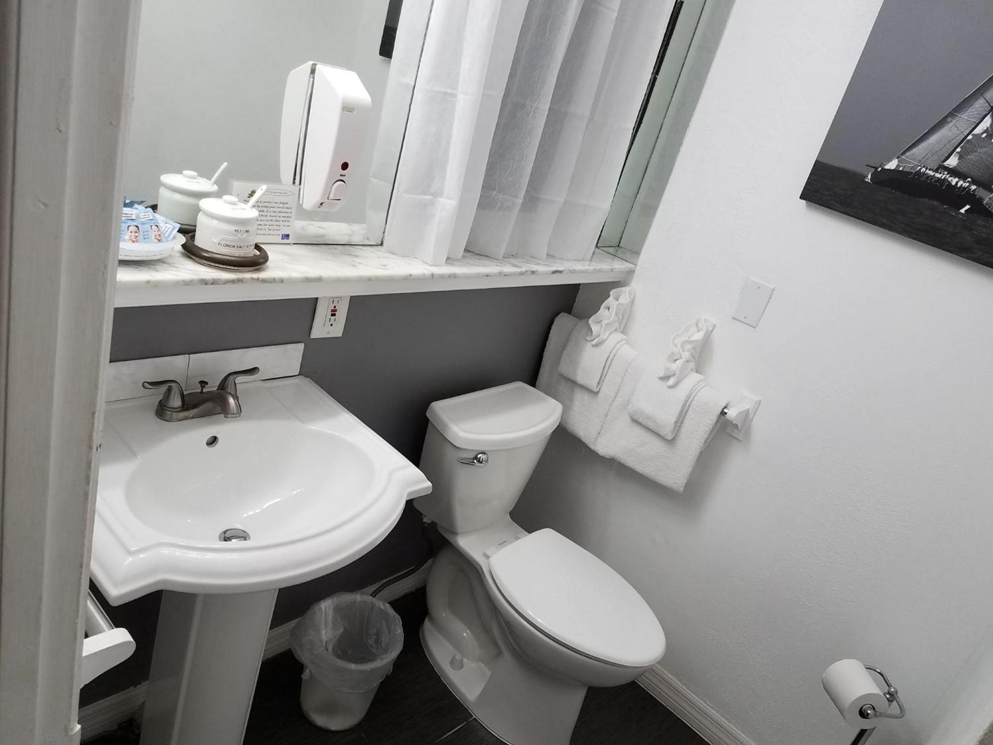 Suite Dreams Inn By The Beach Key West Room photo